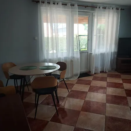 Bialogora Pokoje ホームステイ *